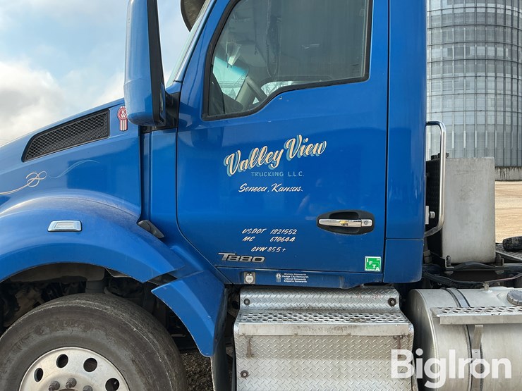 2019-kenworth-t880-image-13
