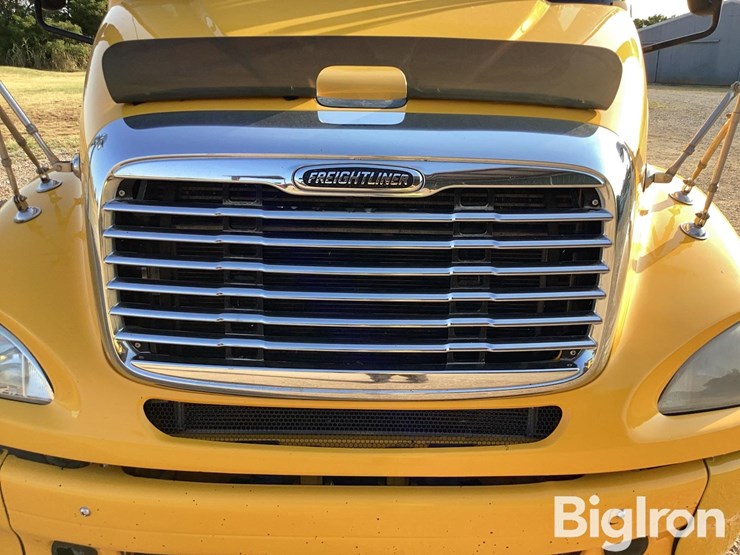 2007-freightliner-columbia-112-image-17