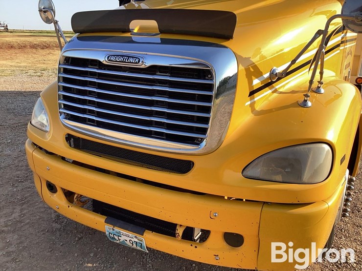 2007-freightliner-columbia-112-image-15