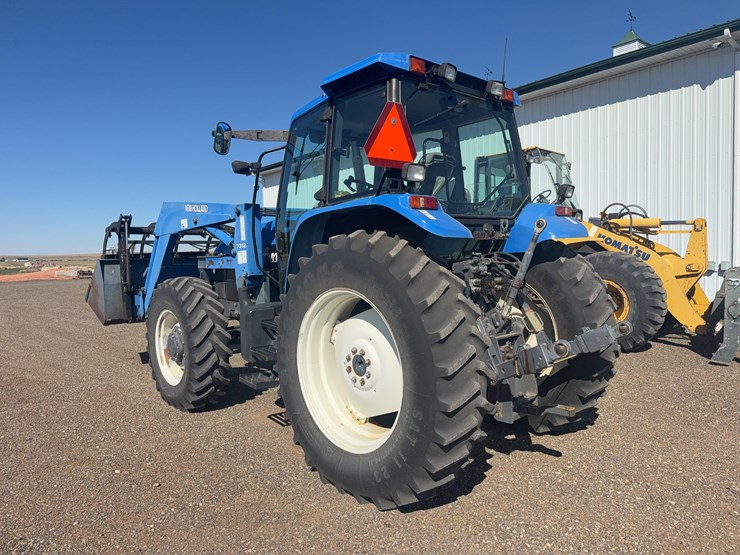 new-holland-tm125-image-3