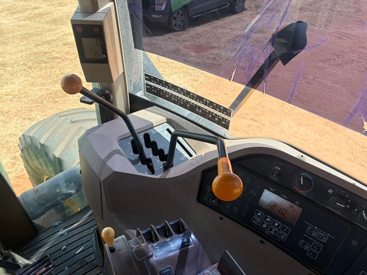 2000-john-deere-9300-image-28