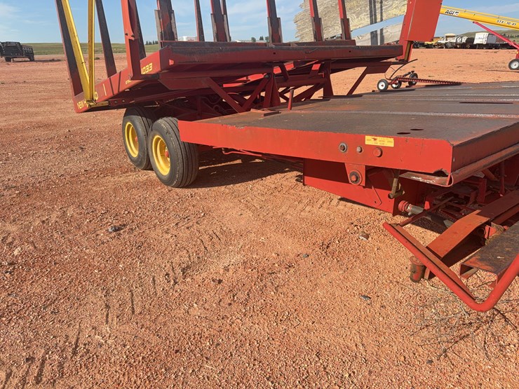 new-holland-1033-image-14