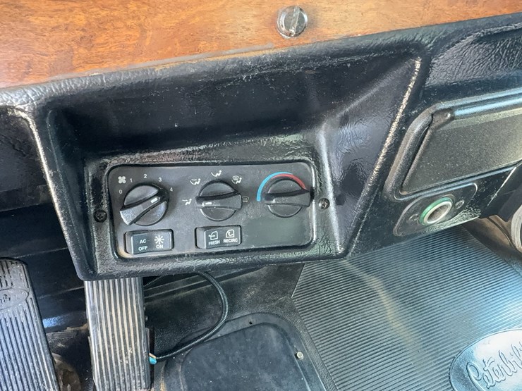 1996-peterbilt-357-image-100