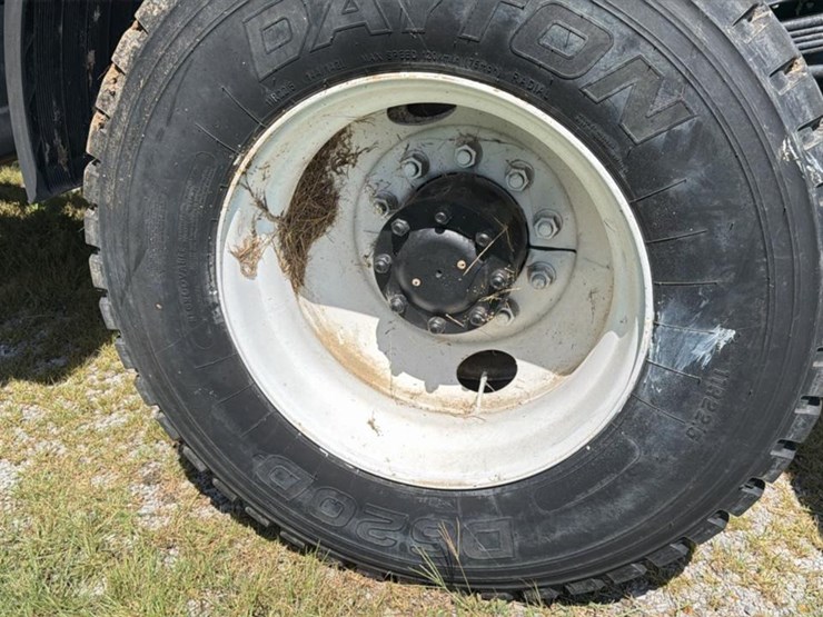 2001-gmc-t7500-image-23