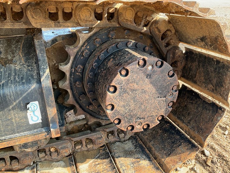 2023-john-deere-245-image-36