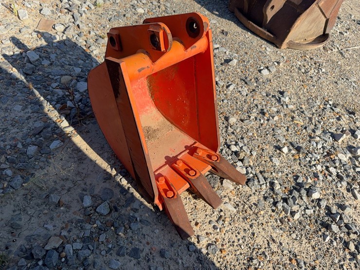 #49341-•-kubota-24"-mini-excavator-bucket-inv#49341-image-4