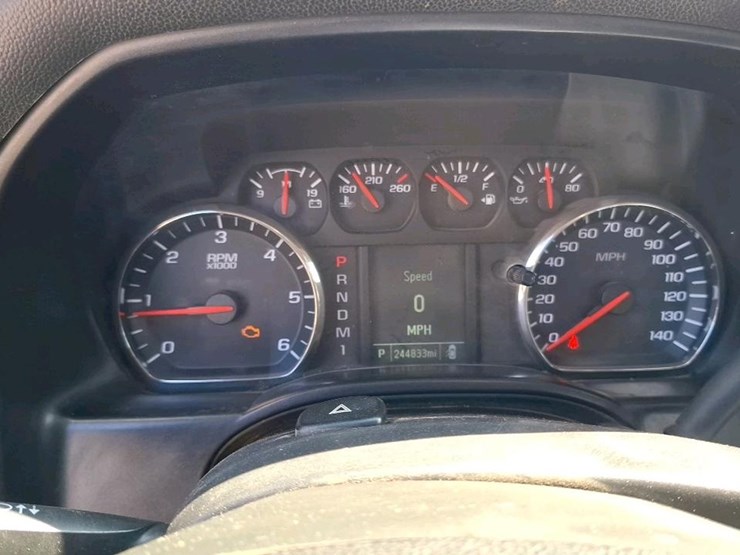 2015-chevrolet-3500-image-13