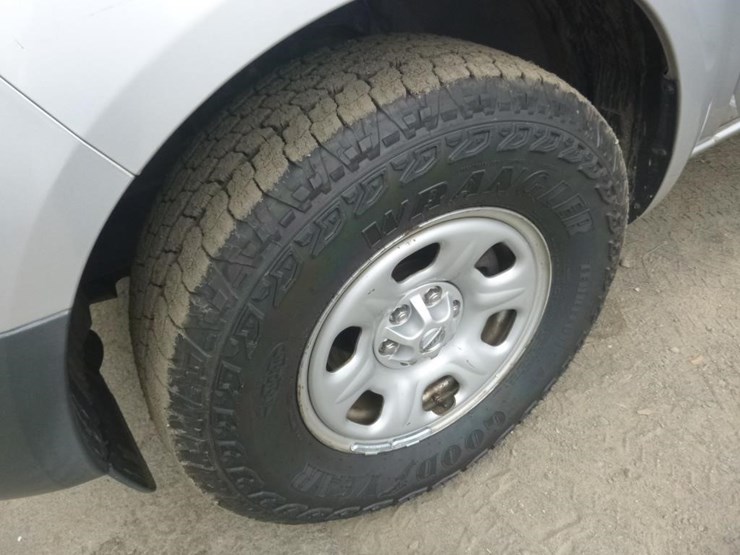 2016-nissan-frontier-image-13