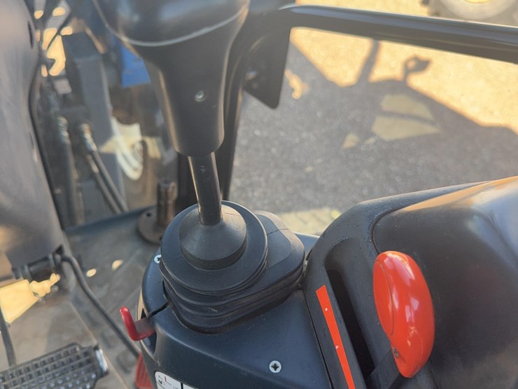 new-holland-tm125-image-27