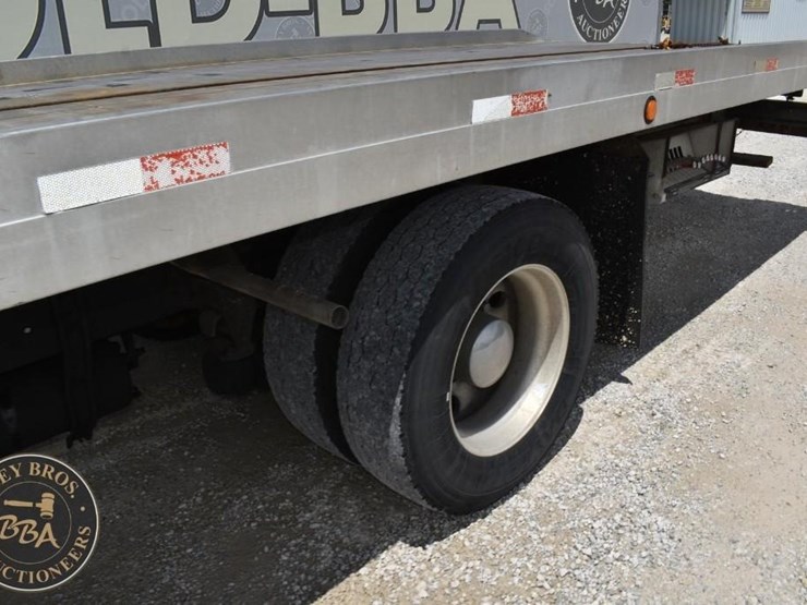 2015-freightliner-business-class-m2-106-image-14
