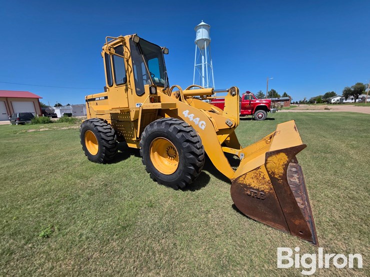 deere-444g-image-3