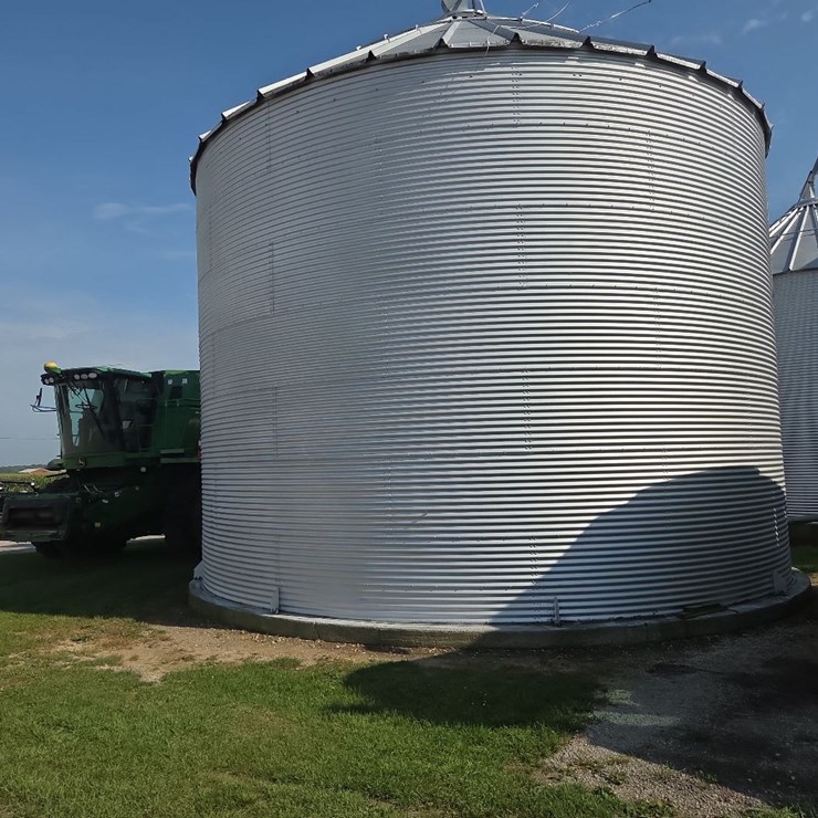 7 ring x 27' grain bin-north