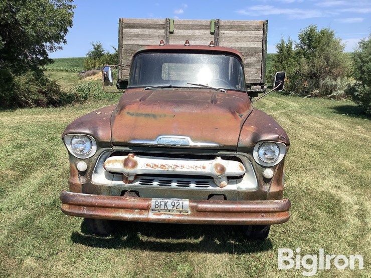 1957-chevrolet-4400-image-2