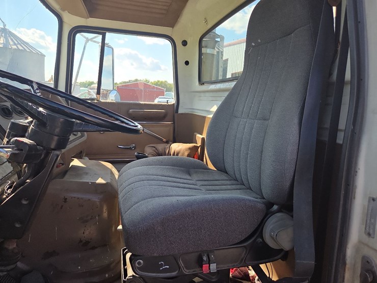1996-ford-l9000-image-37