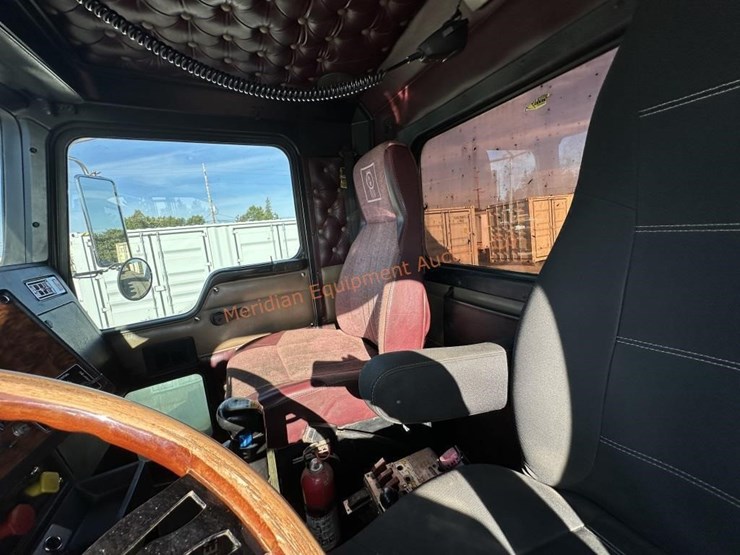 2000-kenworth-t800-image-38