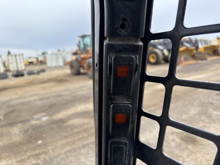 2015-bobcat-t770-image-25