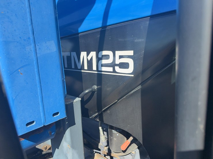 new-holland-tm125-image-15