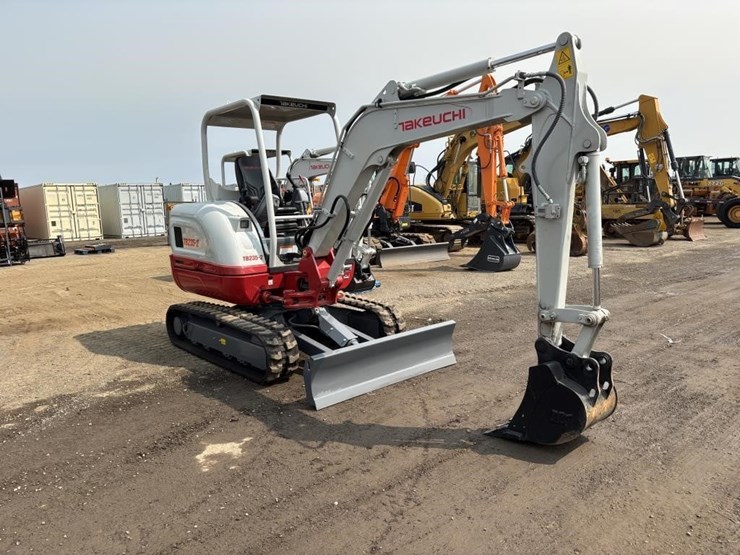 2026-takeuchi-tb235-2-image-2