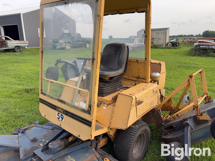 hustler-4400-commercial-mower-image-12