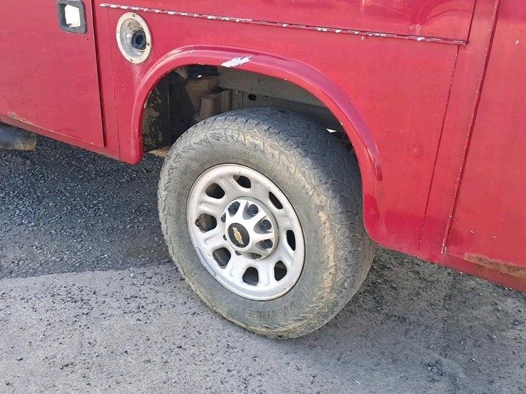2015-chevrolet-3500-image-33