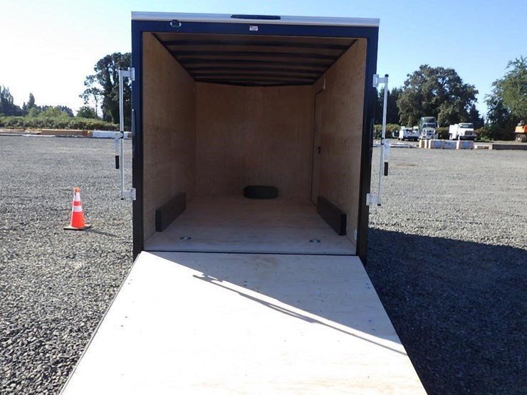 2027-royal-lcht35-7.516v-86-t/a-enclosed-trailer-image-16