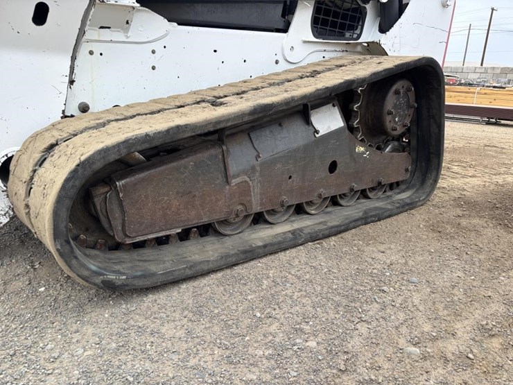 2015-bobcat-t770-image-14