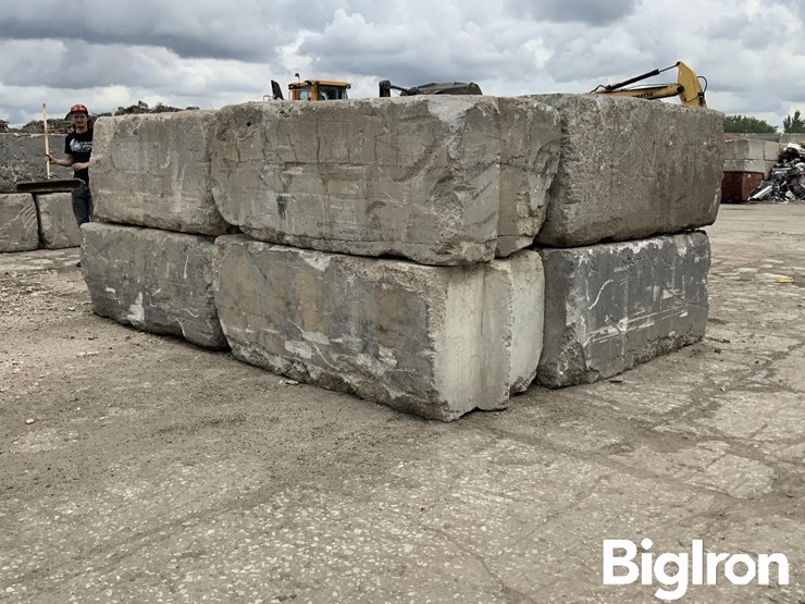 6'-x-3'-x-2.5'-interlocking-concrete-blocks-image-2