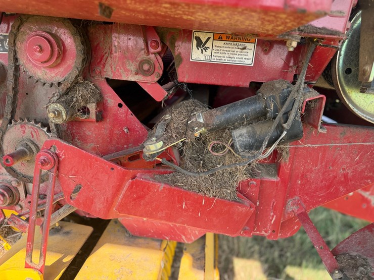 2014-new-holland-br7060-image-41