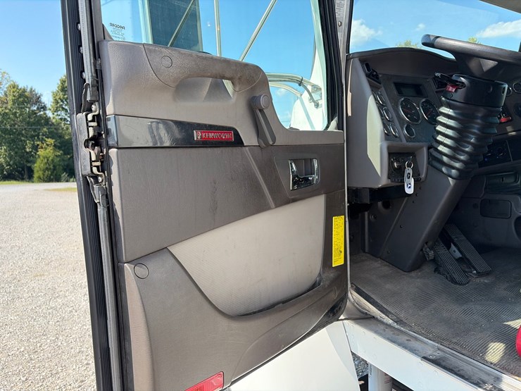 2019-kenworth-t270-image-11