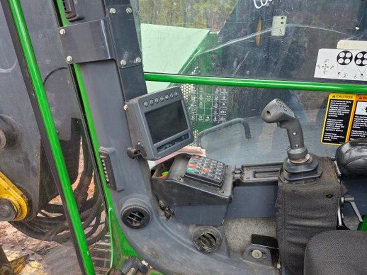 2019-deere-853m-image-10