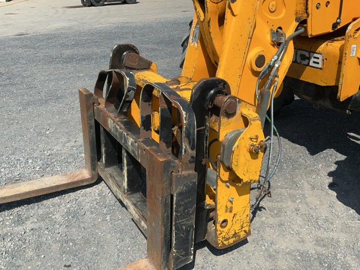 2012-jcb-550-image-35
