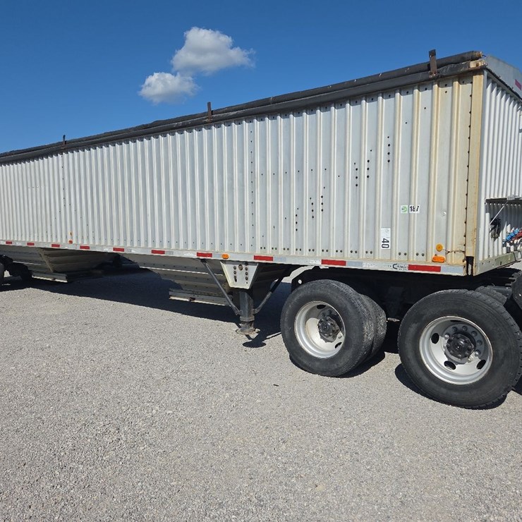 Chamberlin 42'x66"x96" hopper bottom
