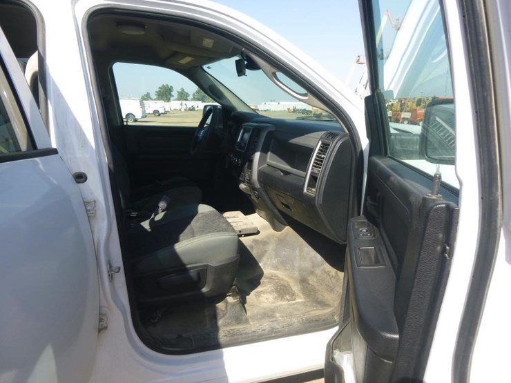 2016-dodge-1500-image-17