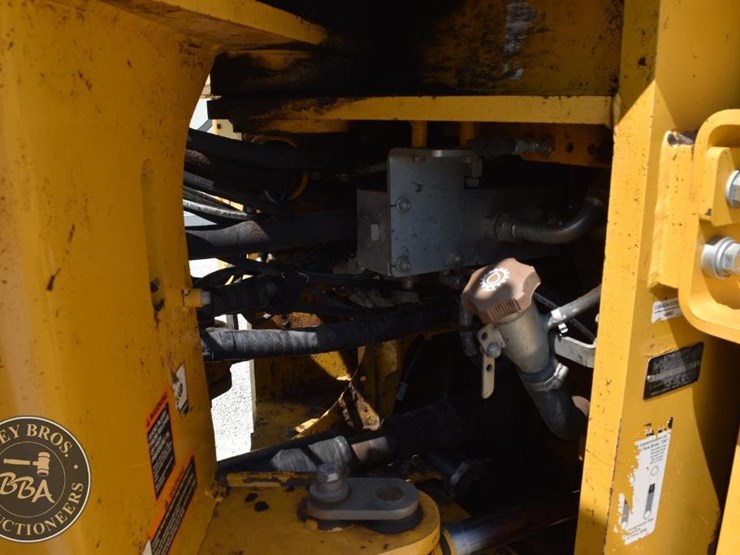 2019-deere-744kii-image-29