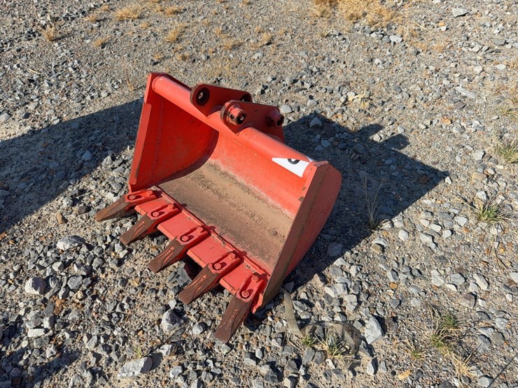 #49340-•-kubota-12"-mini-excavator-bucket-inv#49340-image-1