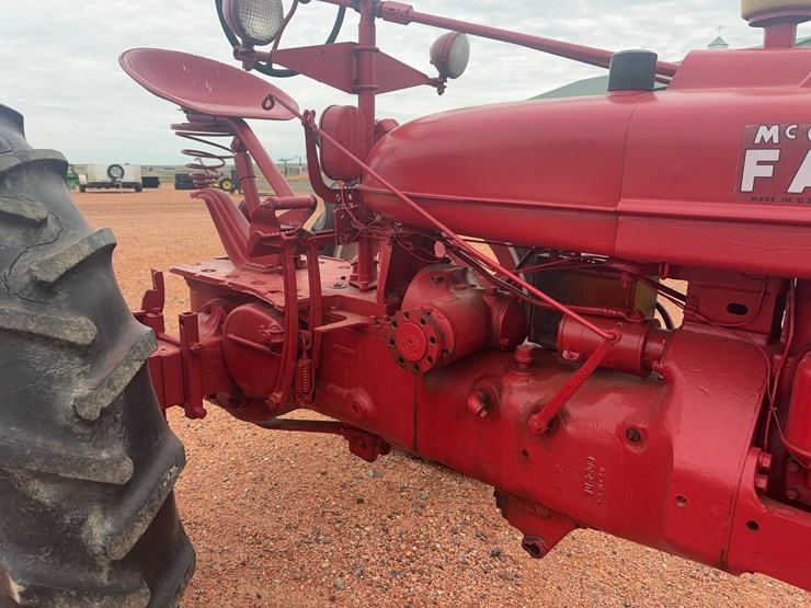 farmall-h-tractor-image-12