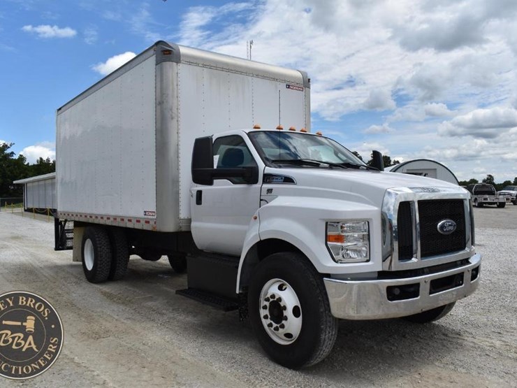 2020-ford-f650-image-8