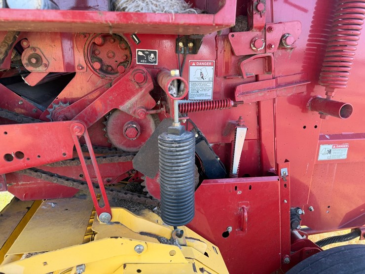 2014-new-holland-br7060-image-55