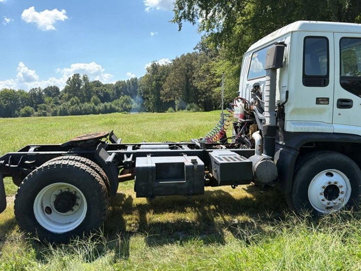 2001-gmc-t7500-image-5