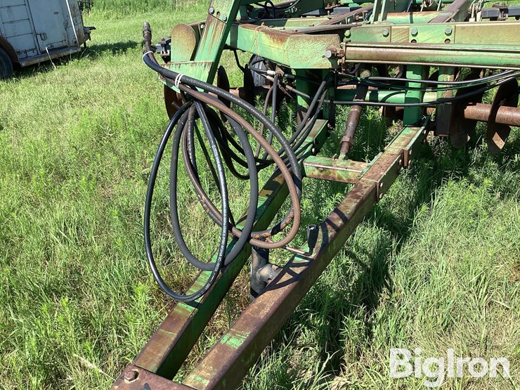 john-deere-331-image-10