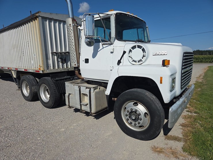 1996-ford-l9000-image-1