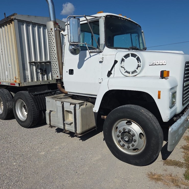 1996 FORD L9000