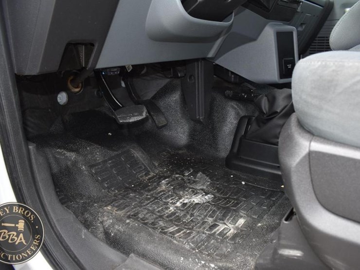 2020-ford-f650-image-28