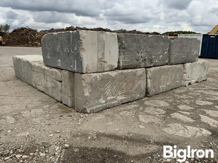 6'-x-3'-x-2.5'-interlocking-concrete-blocks-image-7