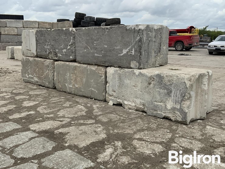 6'-x-3'-x-2.5'-interlocking-concrete-blocks-image-7