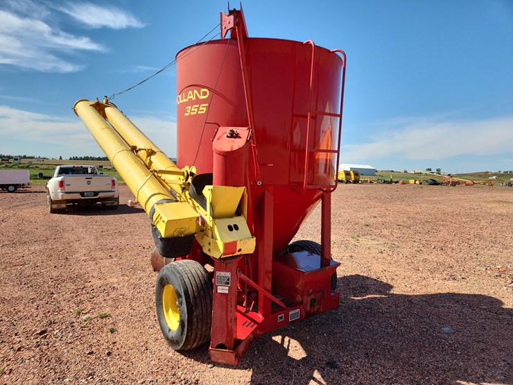 new-holland-355-image-11