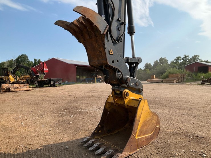 2023-john-deere-245-image-31