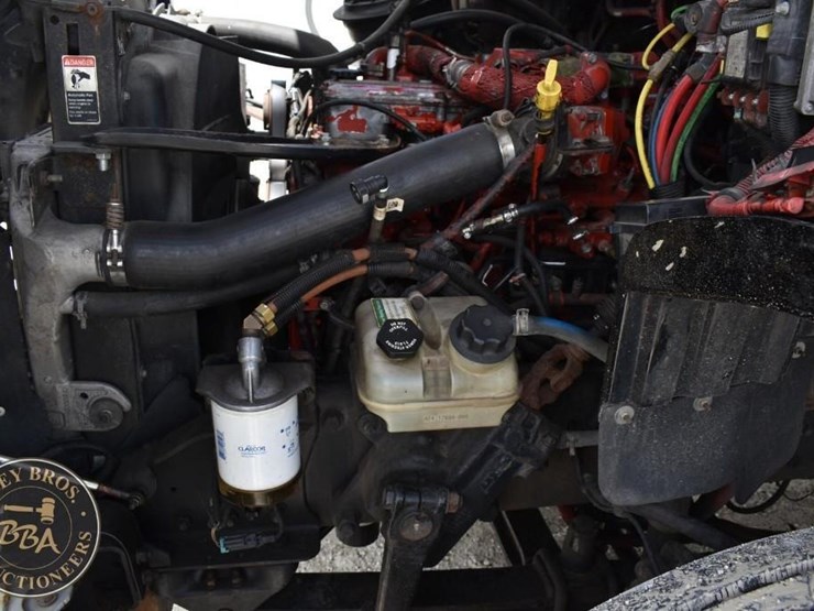 2015-freightliner-business-class-m2-106-image-27