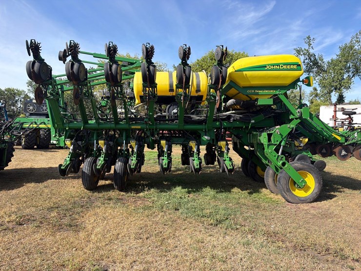 john-deere-1790-image-2