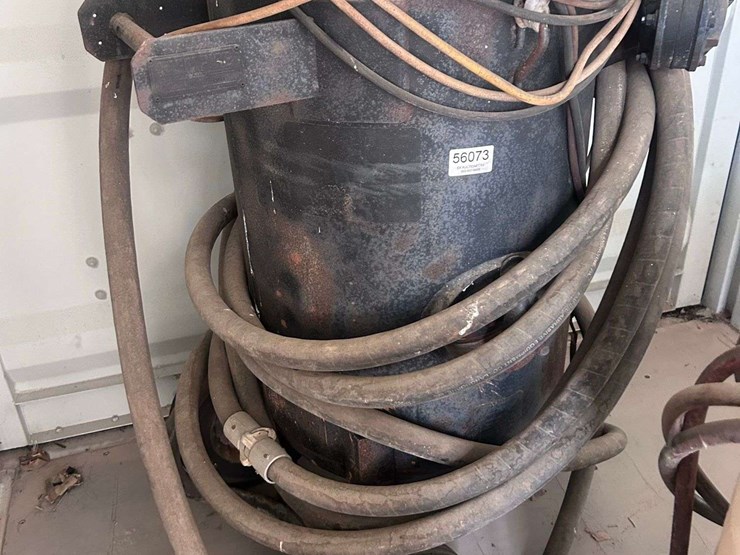 stocktown-tank-&-steel-industrial-sand-blaster-w/-assorted-hoses-image-3